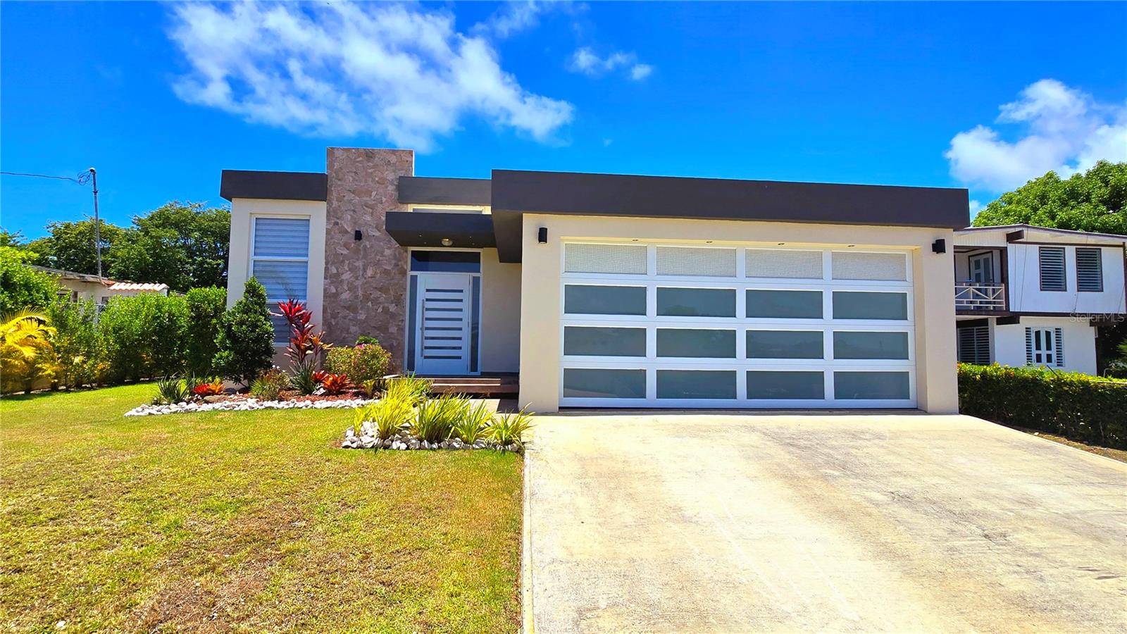 Tanama Urb. Residencias Del Palmar #c Property Photo 1