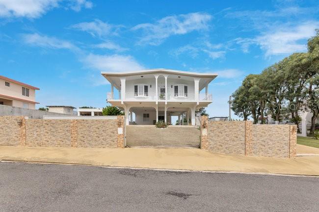 Calle J Property Photo 3