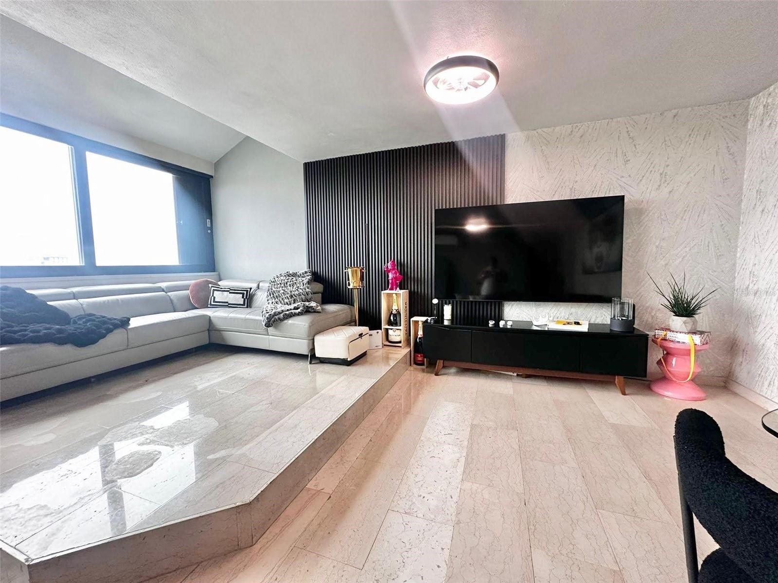 1261 Luis Vigoreaux Ave #18d Property Photo 3