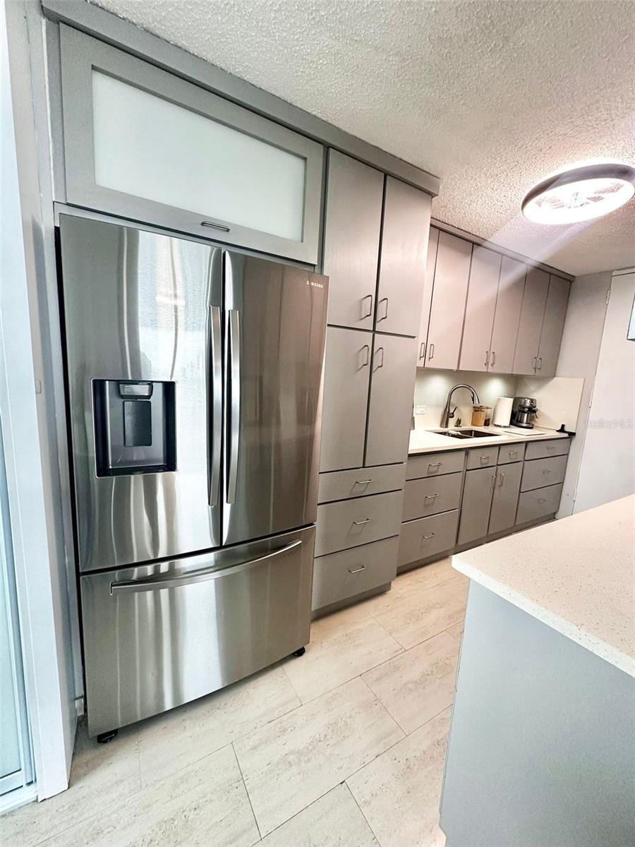 1261 Luis Vigoreaux Ave #18d Property Photo 9