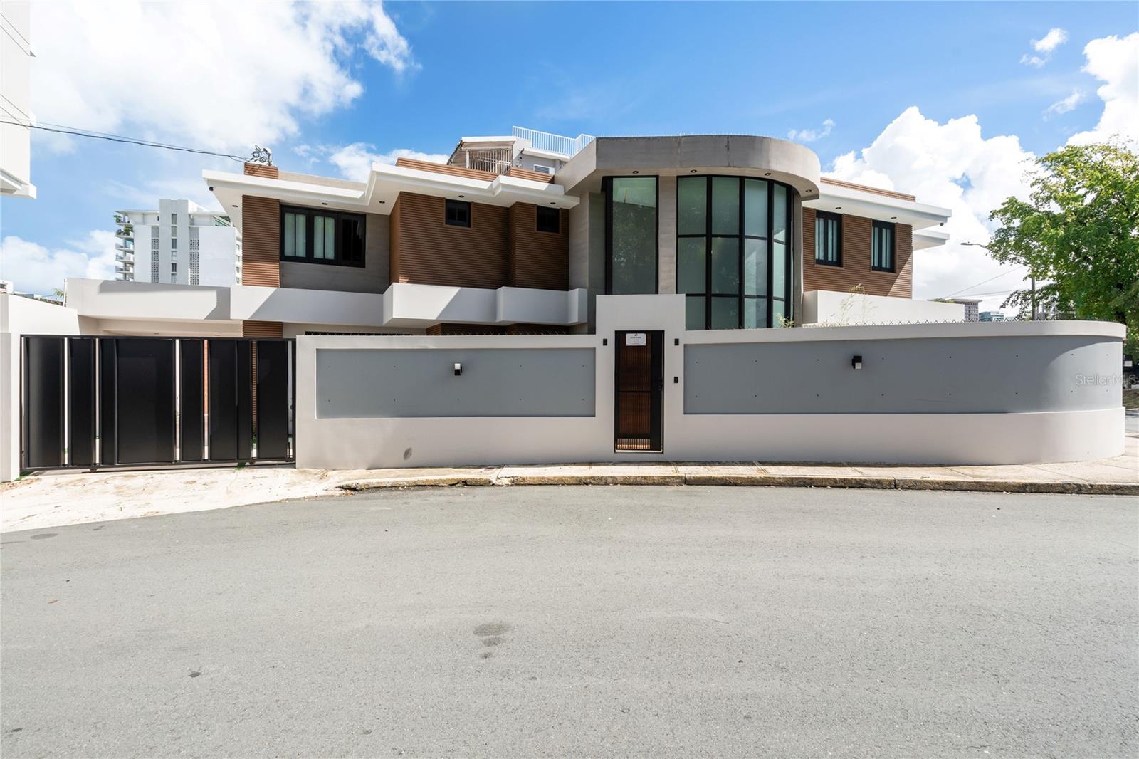 1 ALMENDARES Property Photo 1