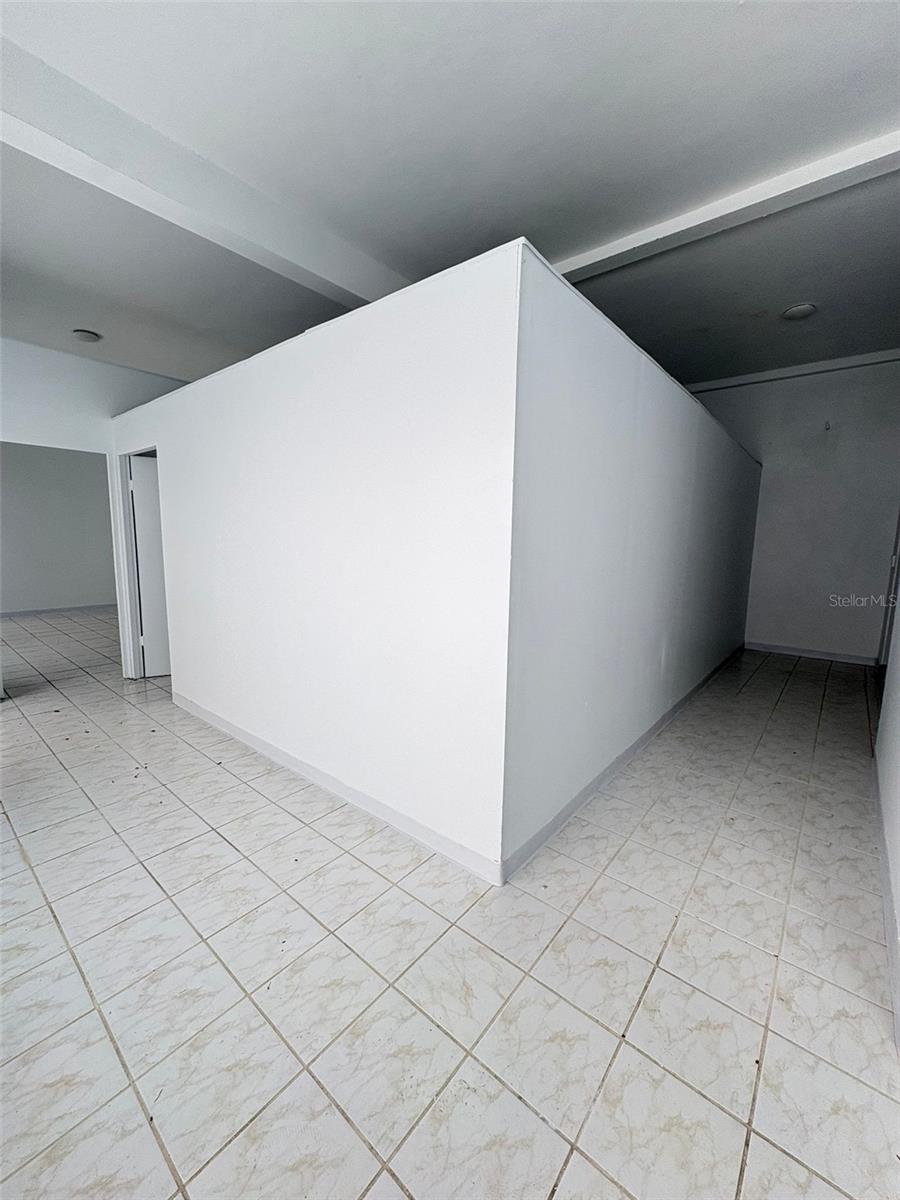 2844 Av Roosevelt Property Photo 4