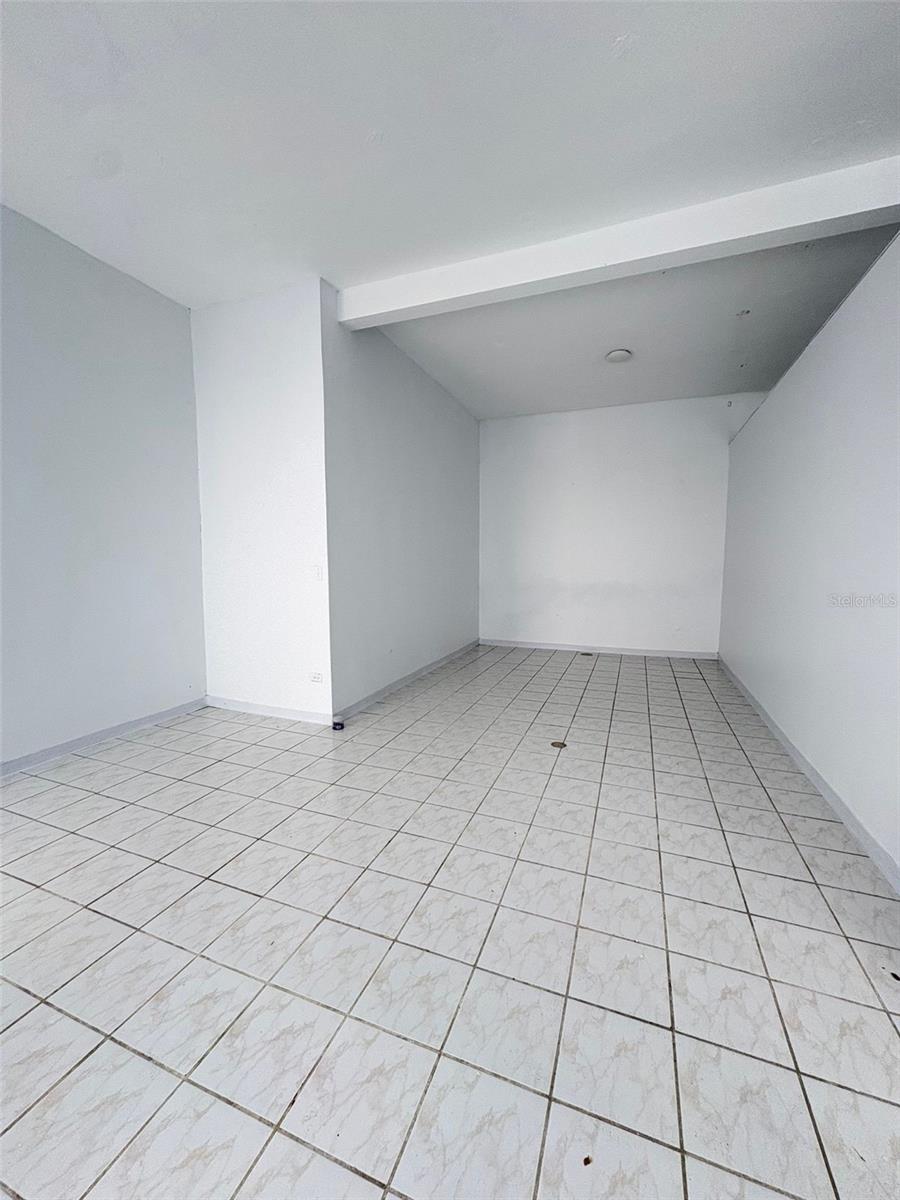 2844 Av Roosevelt Property Photo 7