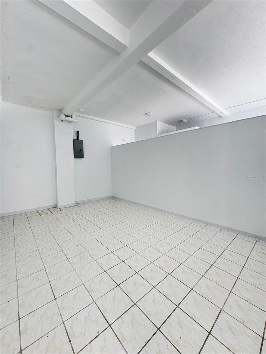 2844 Av Roosevelt Property Photo 9