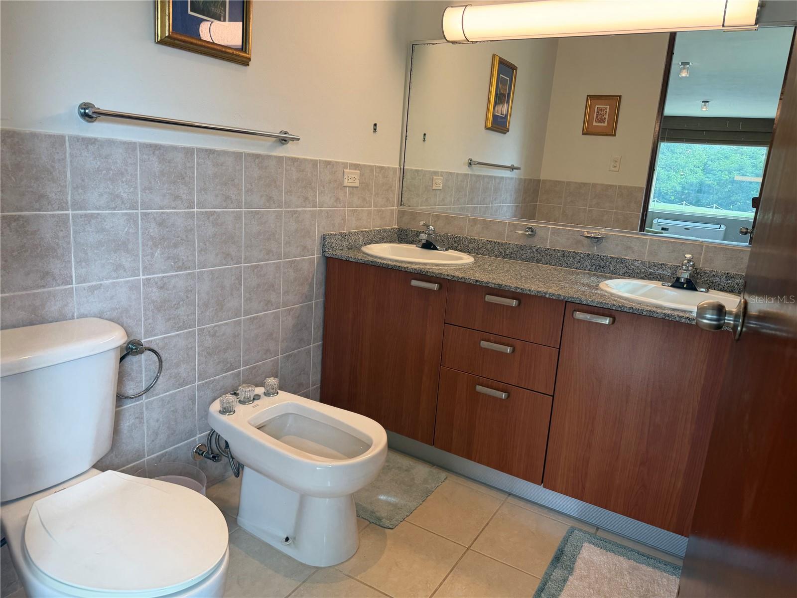 Apt B-205 Cond. Harbour Points Property Photo 12