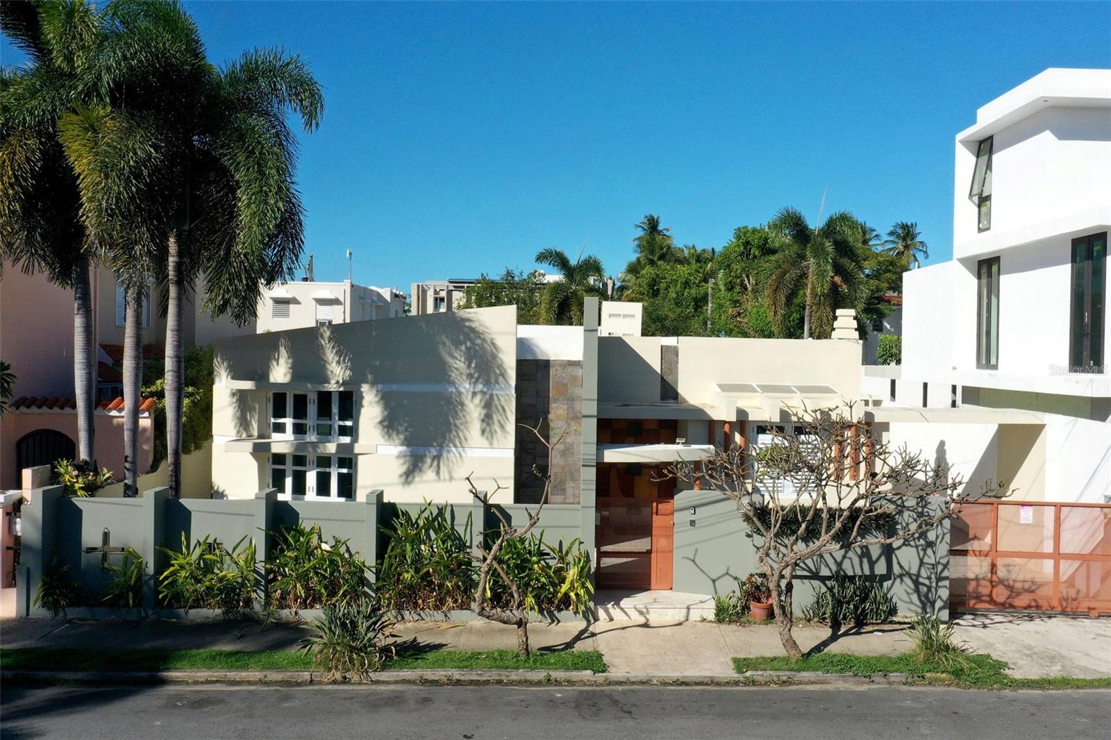 2003 Espana Property Photo 2