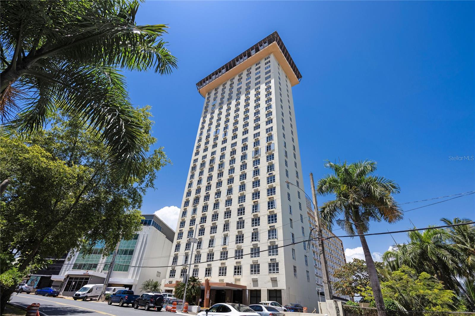 602 MANUEL FERNÁNDEZ JUNCOS AVE #27