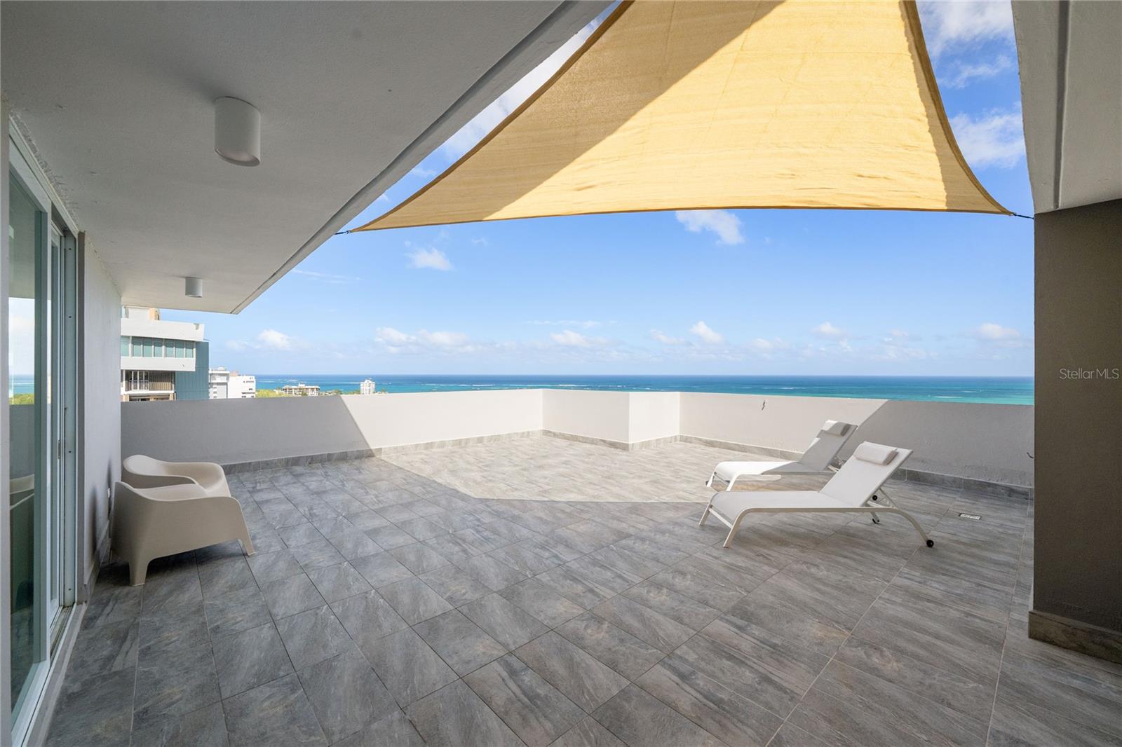 4123 Isla Verde Ave, Waldorf Tower #ph-4 Property Photo 1