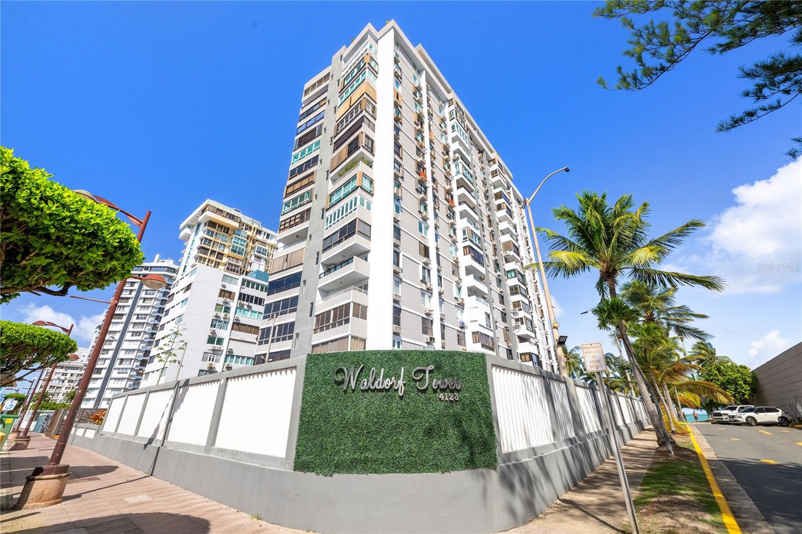 4123 Isla Verde Ave, Waldorf Tower #ph-4 Property Photo 2
