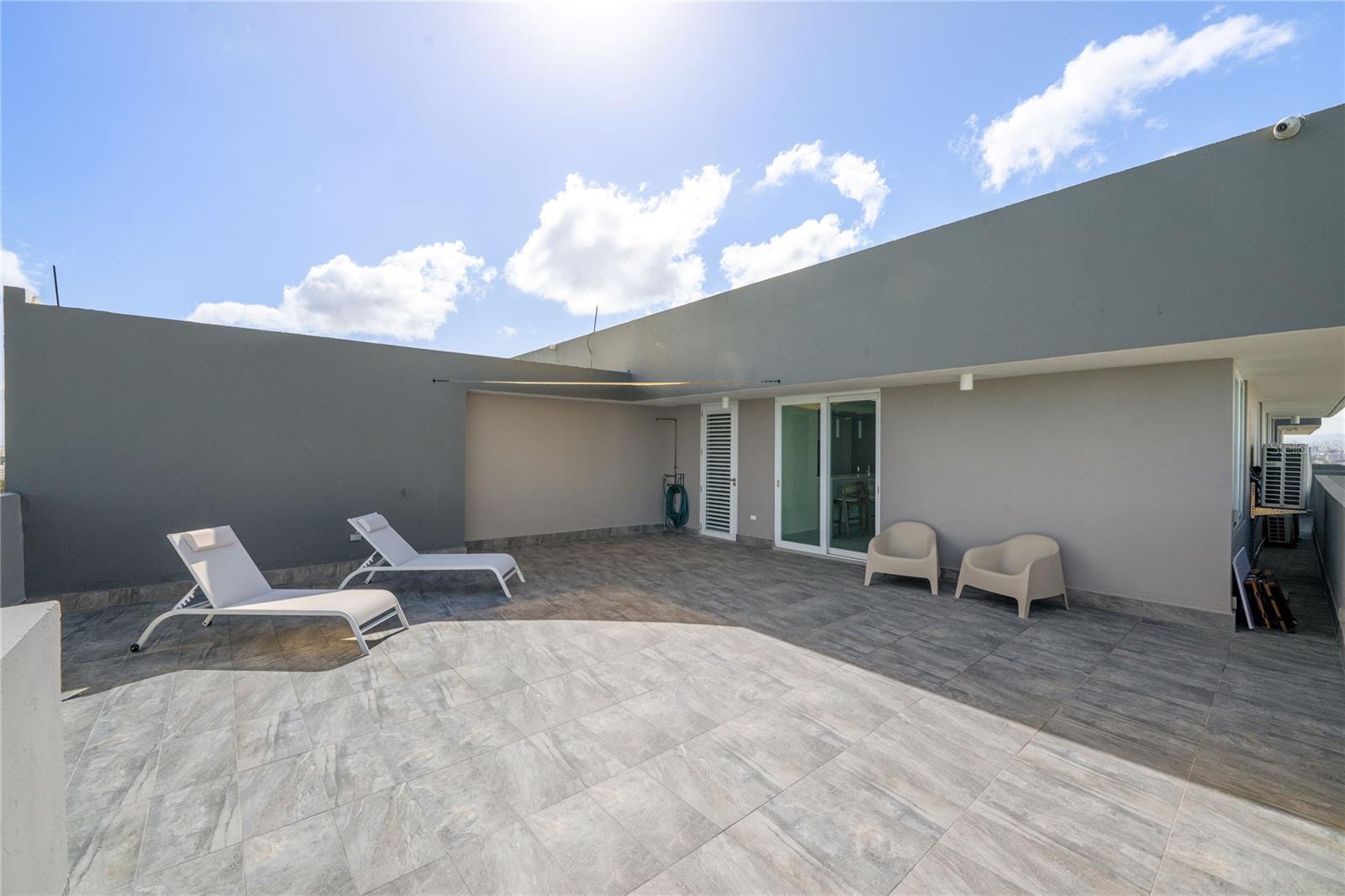 4123 Isla Verde Ave, Waldorf Tower #ph-4 Property Photo 5