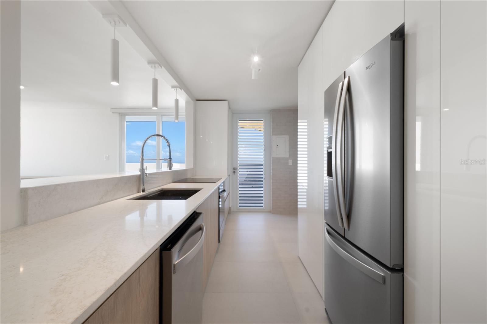 4123 Isla Verde Ave, Waldorf Tower #ph-4 Property Photo 15