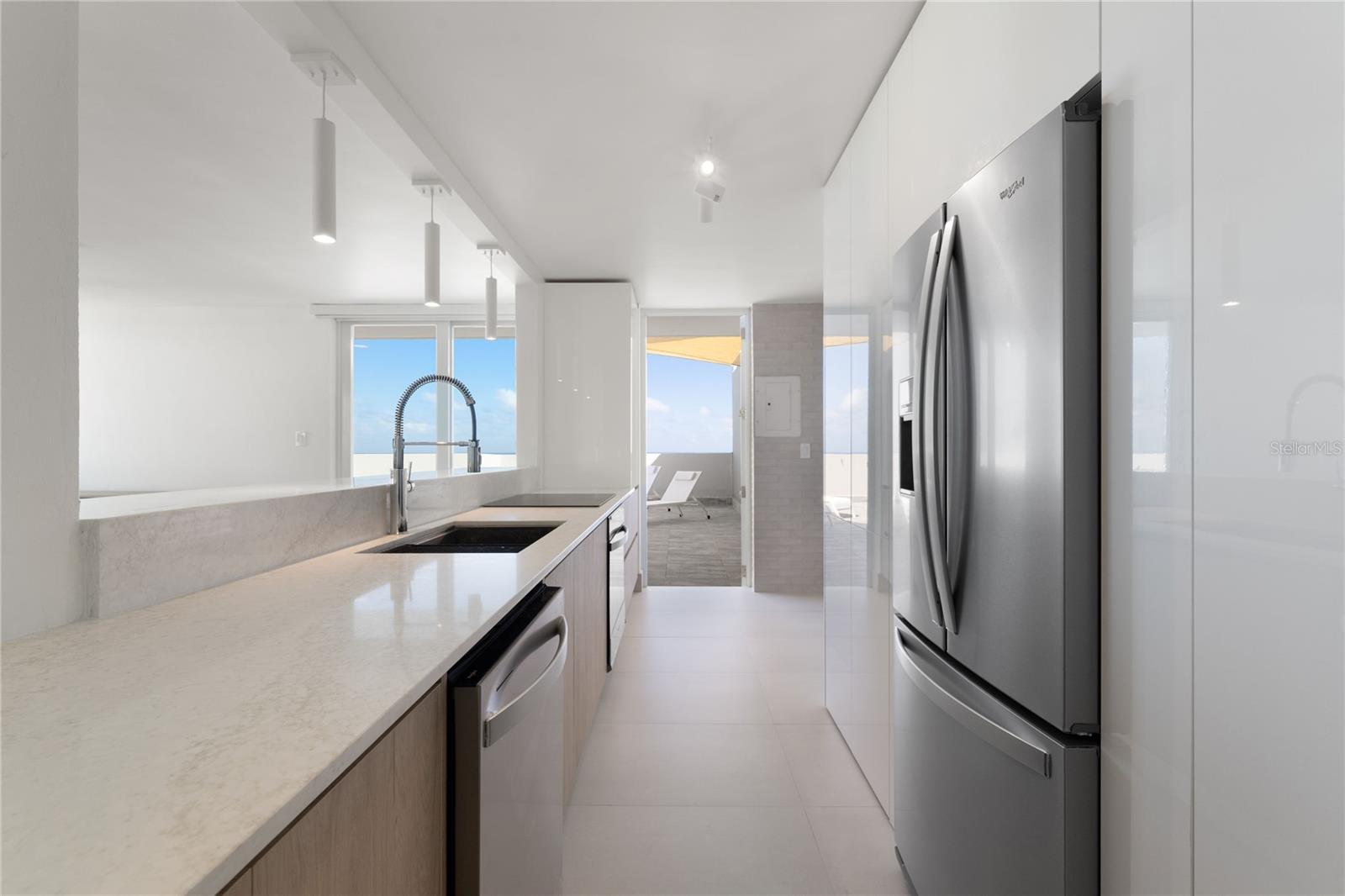 4123 Isla Verde Ave, Waldorf Tower #ph-4 Property Photo 16