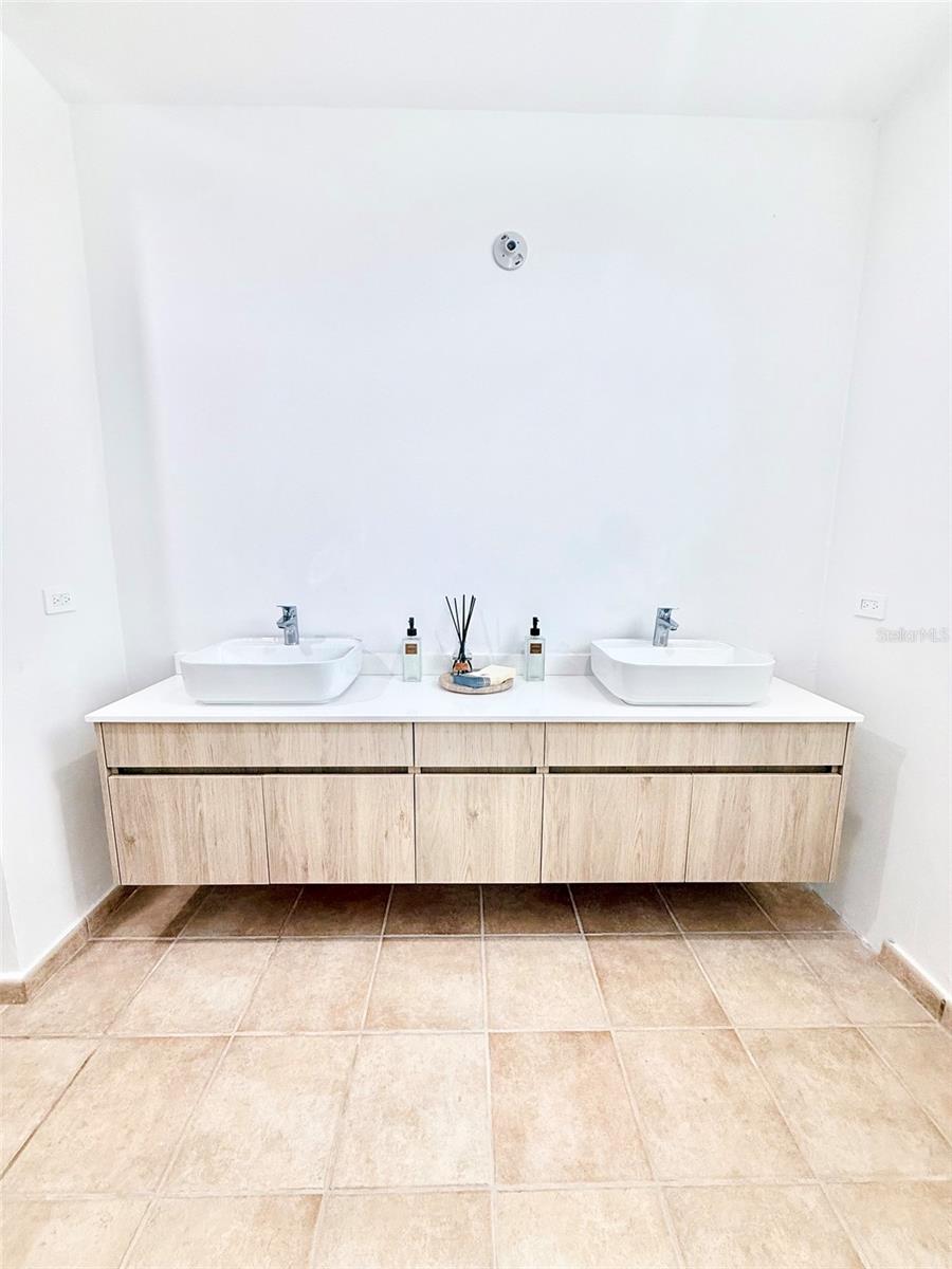 Calle 10 E #101 Property Photo 15