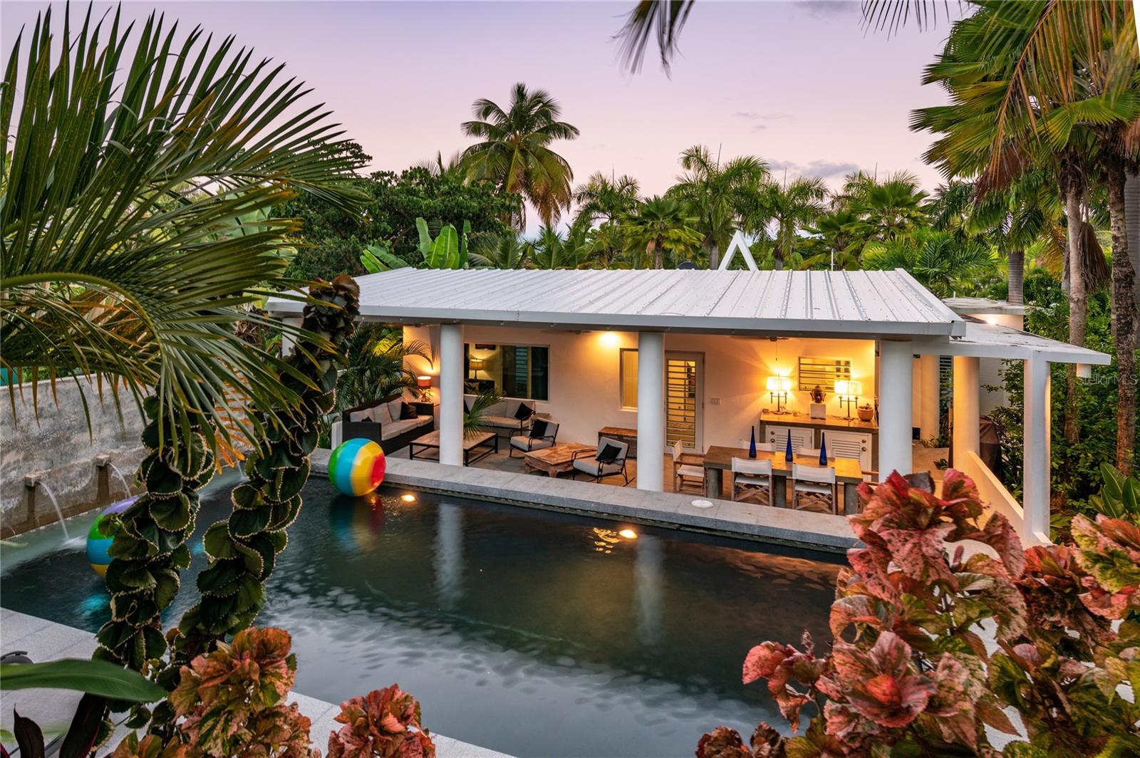 300 Palm Cottages Property Photo 1