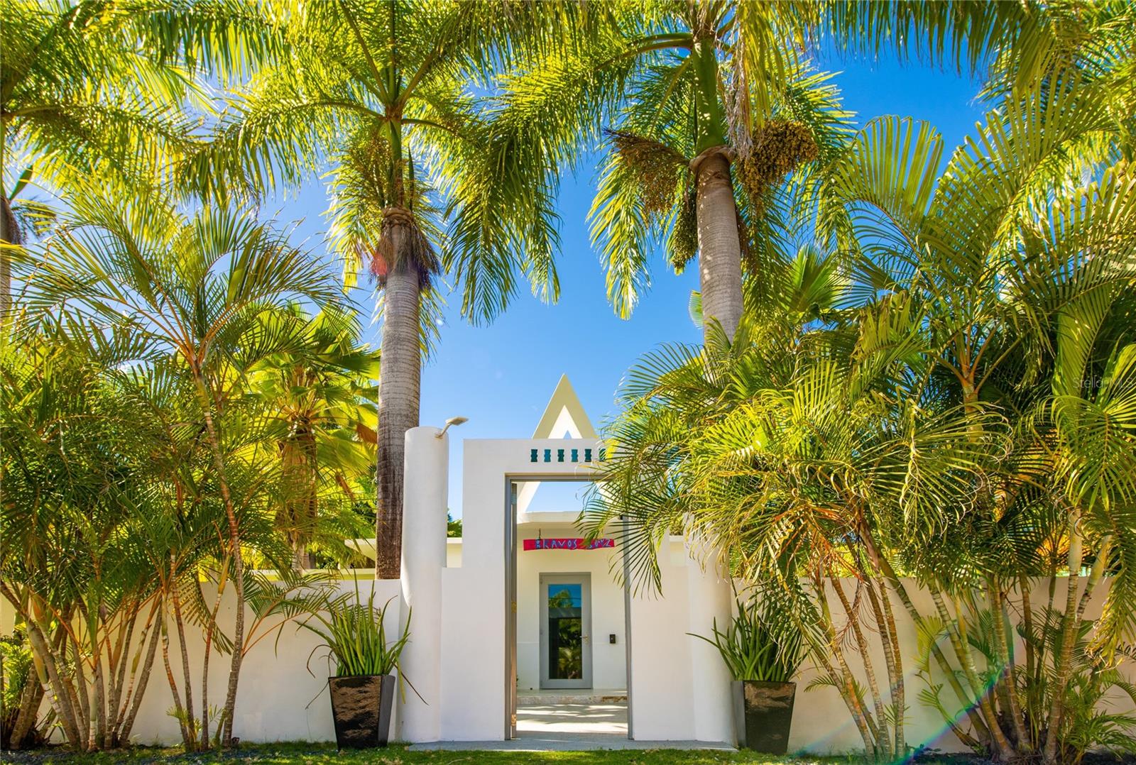 300 Palm Cottages Property Photo 2