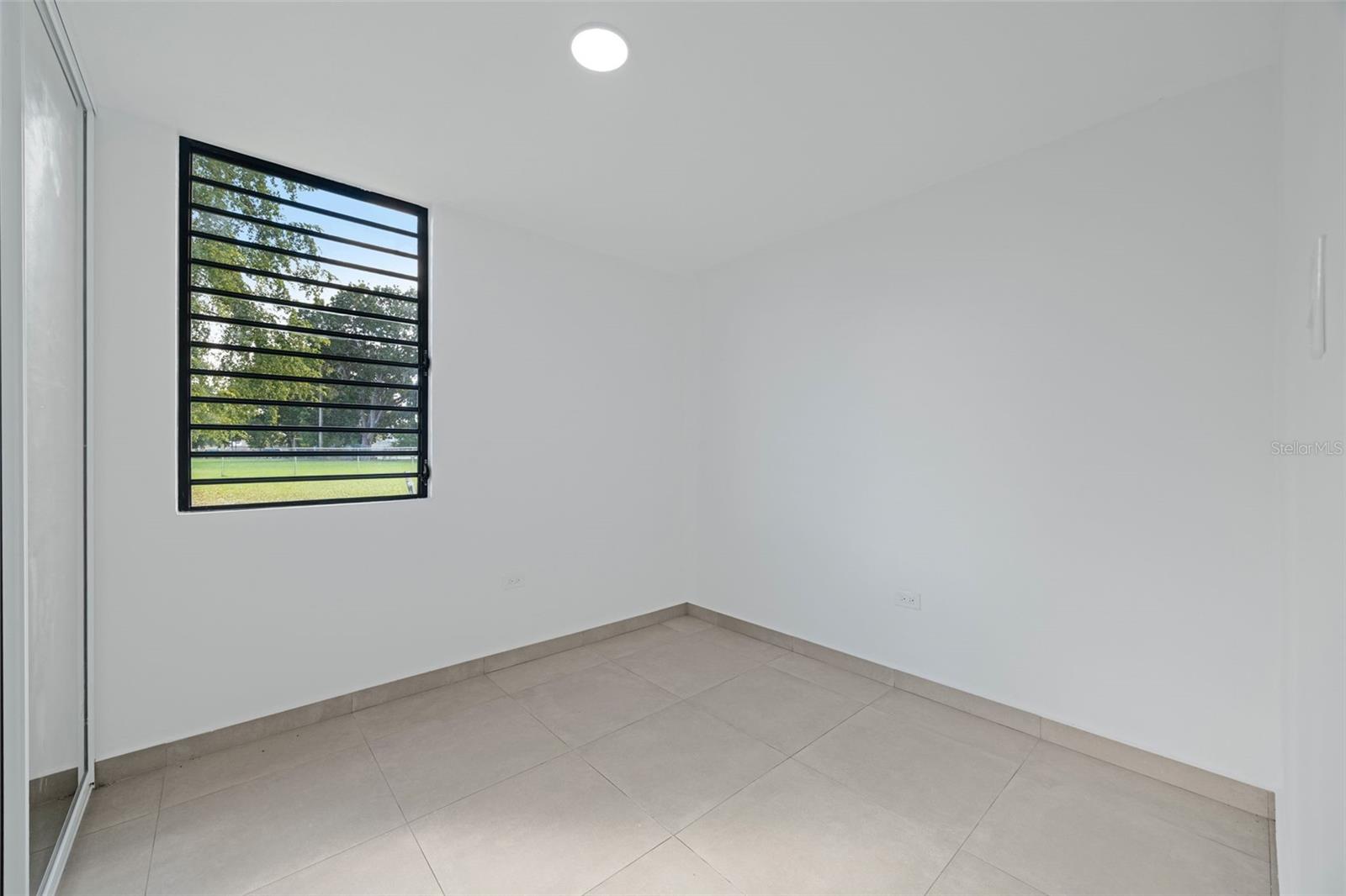 Ramon Marin St. Levittown Lakes #ea-34 Property Photo 10