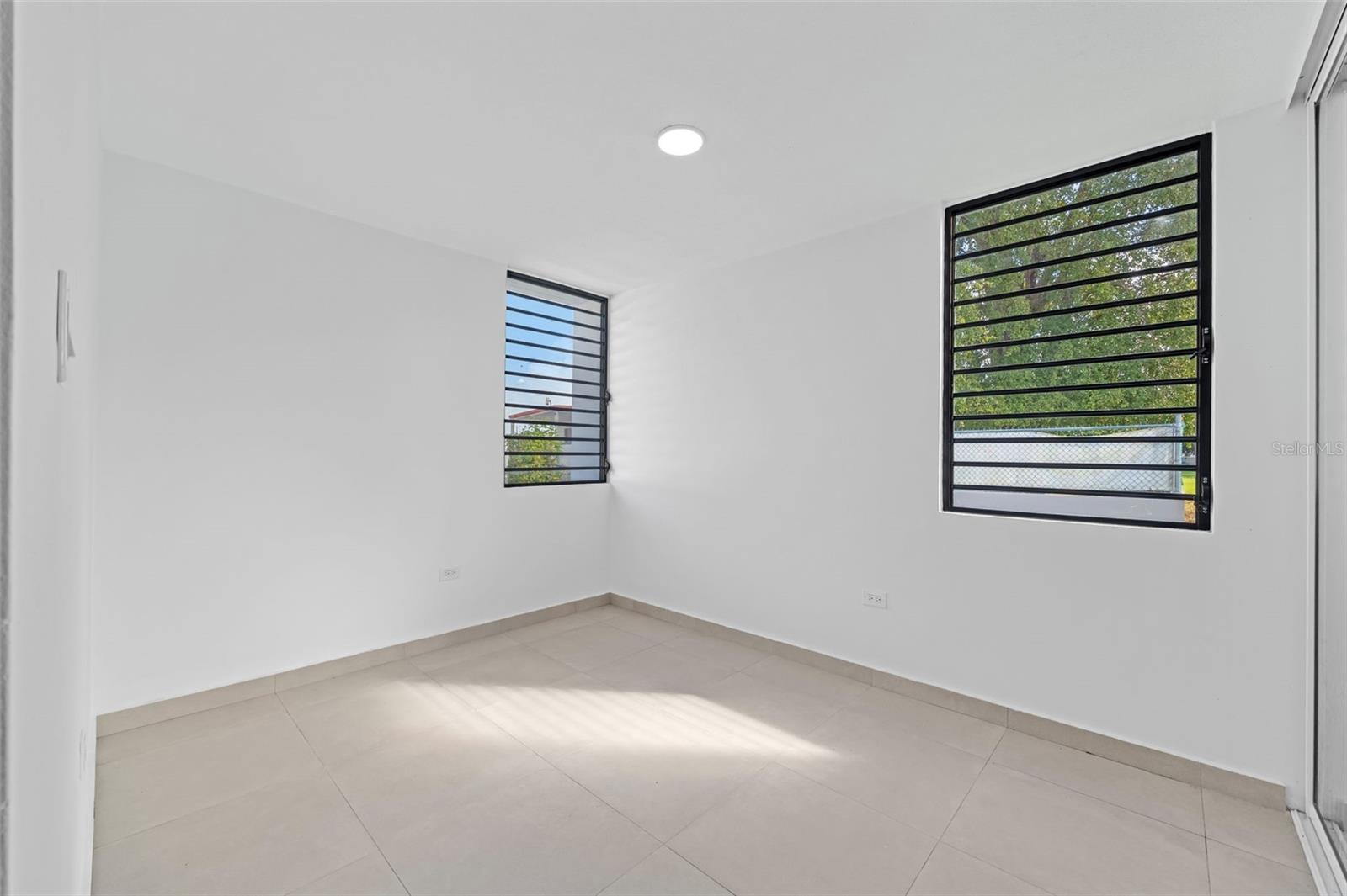 Ramon Marin St. Levittown Lakes #ea-34 Property Photo 11