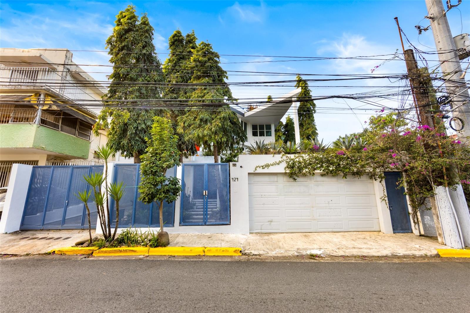 424 Del Valle St Monteflores Dev Property Photo 1
