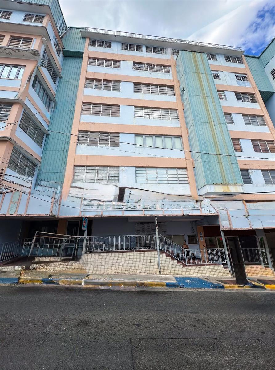 Edificio La Palma Calle Peral #1922 Property Photo 1