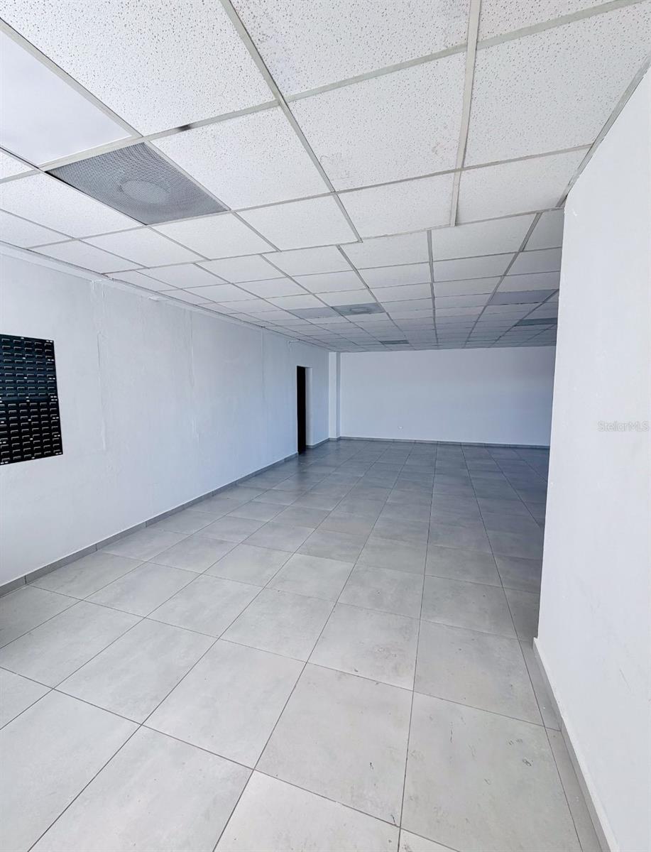 Edificio La Palma Calle Peral #1922 Property Photo 3