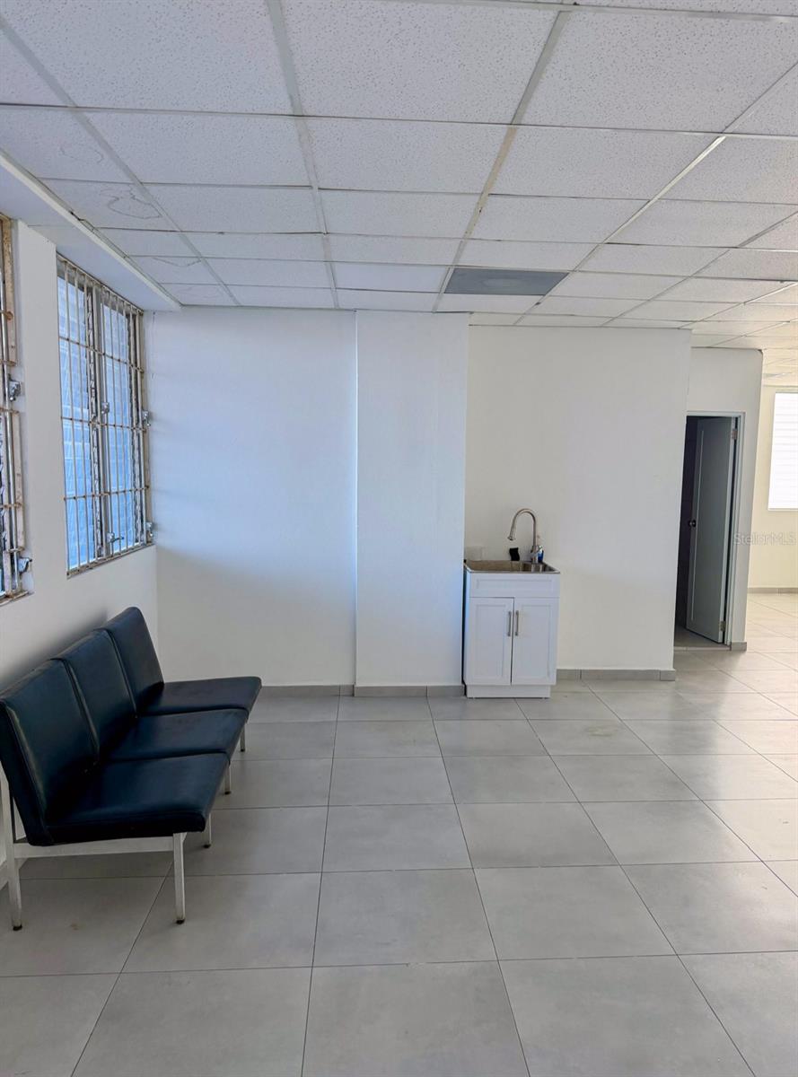 Edificio La Palma Calle Peral #1922 Property Photo 4
