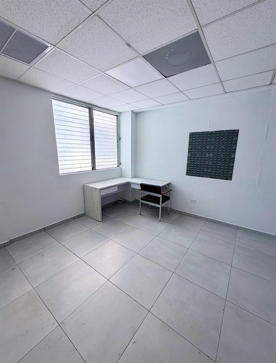 Edificio La Palma Calle Peral #1922 Property Photo 7