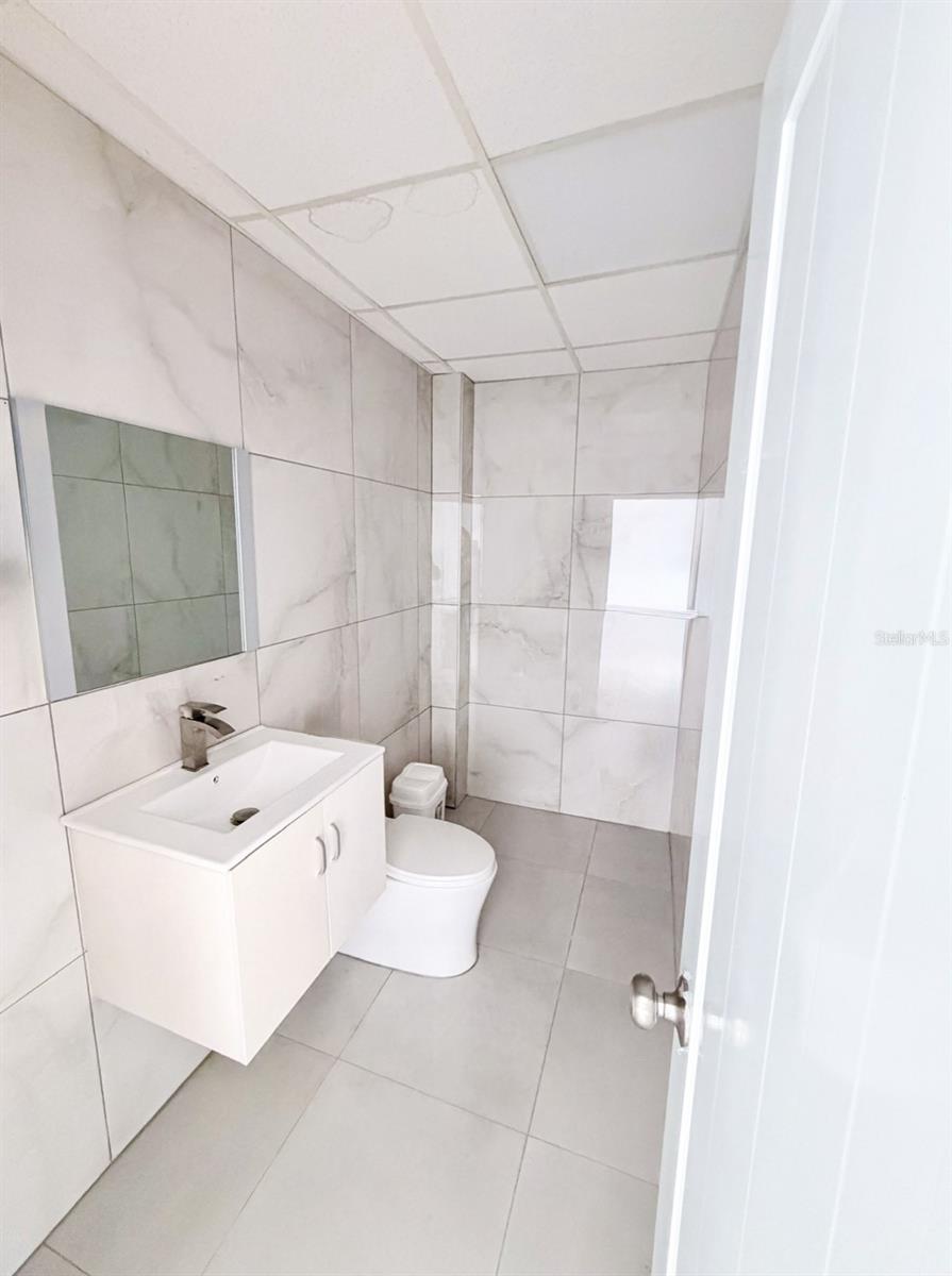 Edificio La Palma Calle Peral #1922 Property Photo 8