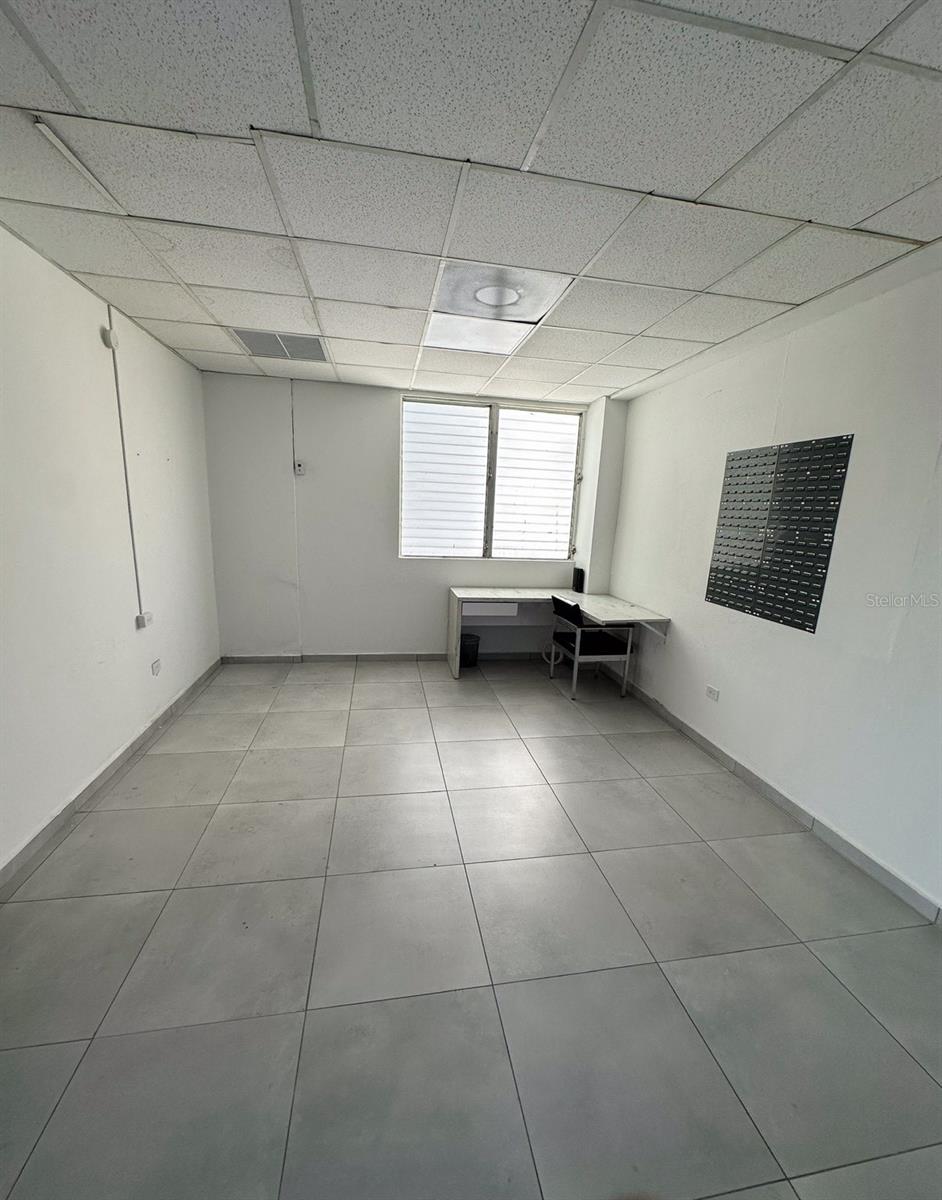 Edificio La Palma Calle Peral #1922 Property Photo 9
