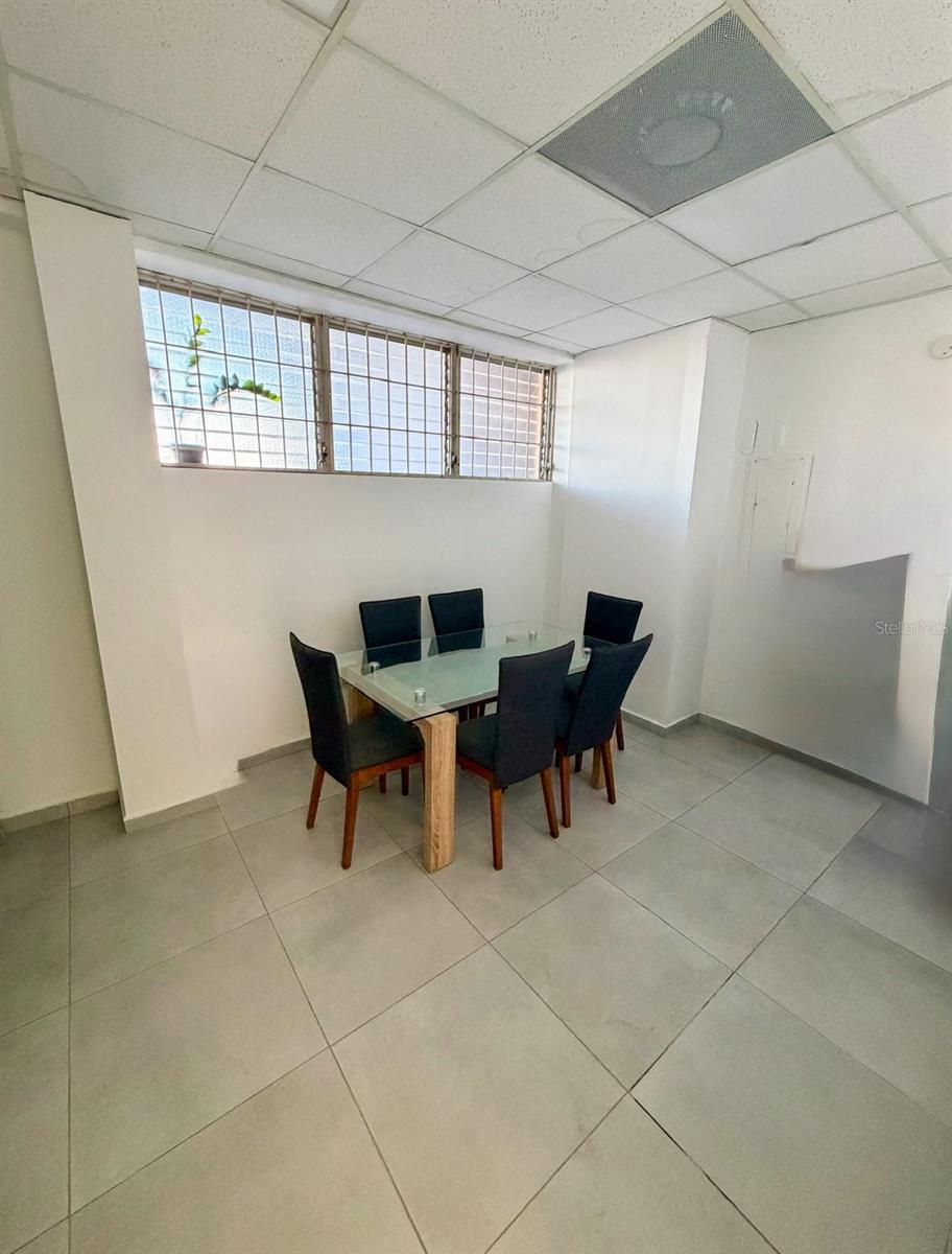 Edificio La Palma Calle Peral #1922 Property Photo 10