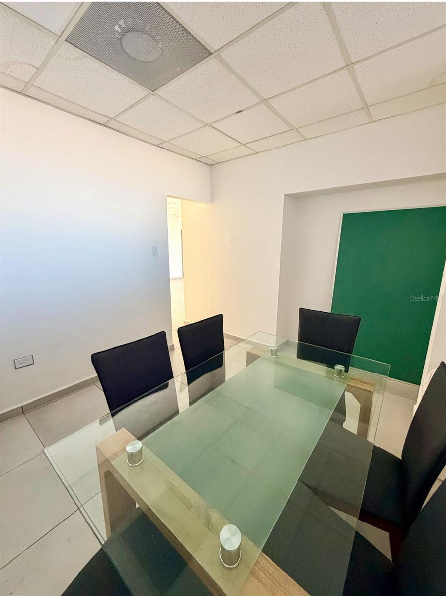 Edificio La Palma Calle Peral #1922 Property Photo 11
