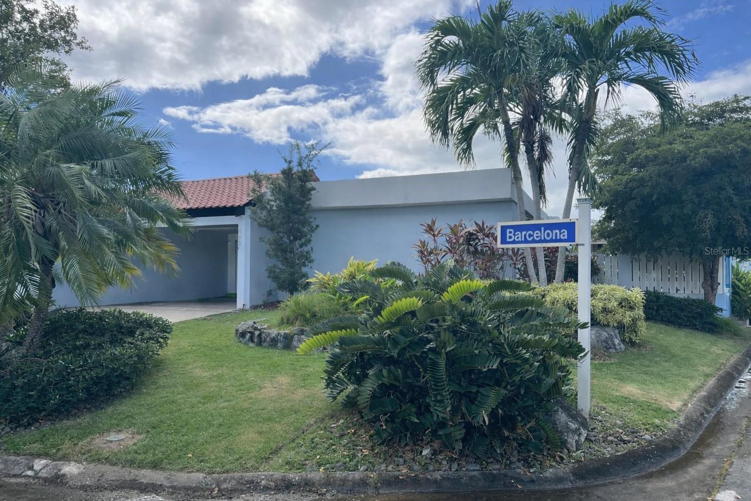 AE-5 CALLE BARCELONA Property Photo 1