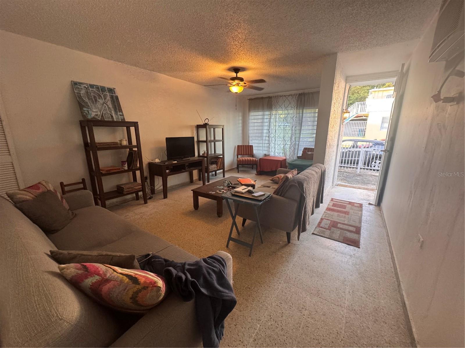 V-4 Calle 1 Reparto Valencia Property Photo 3