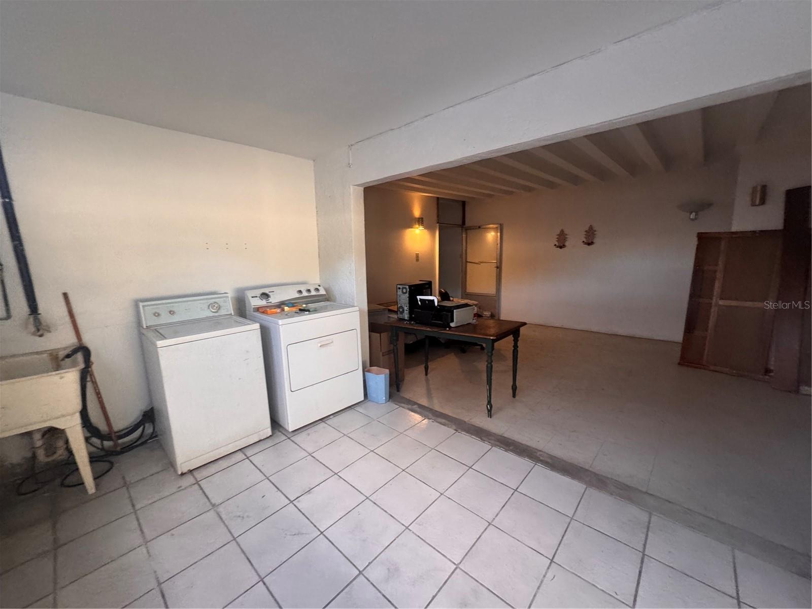 V-4 Calle 1 Reparto Valencia Property Photo 6
