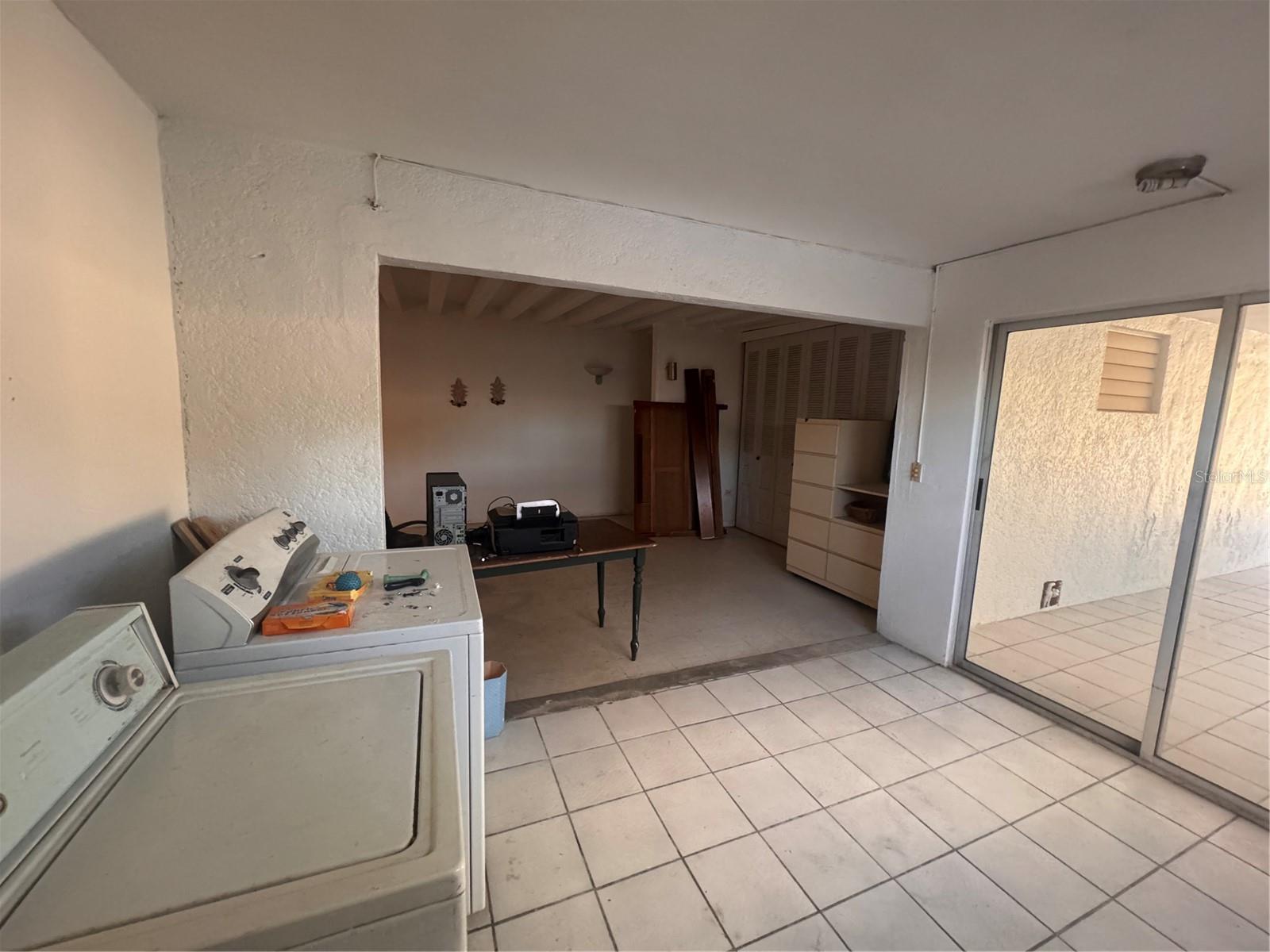 V-4 Calle 1 Reparto Valencia Property Photo 7