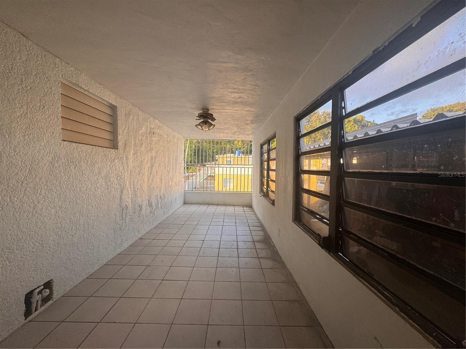 V-4 Calle 1 Reparto Valencia Property Photo 9
