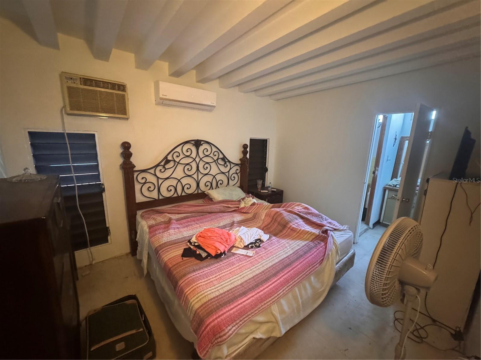 V-4 Calle 1 Reparto Valencia Property Photo 14