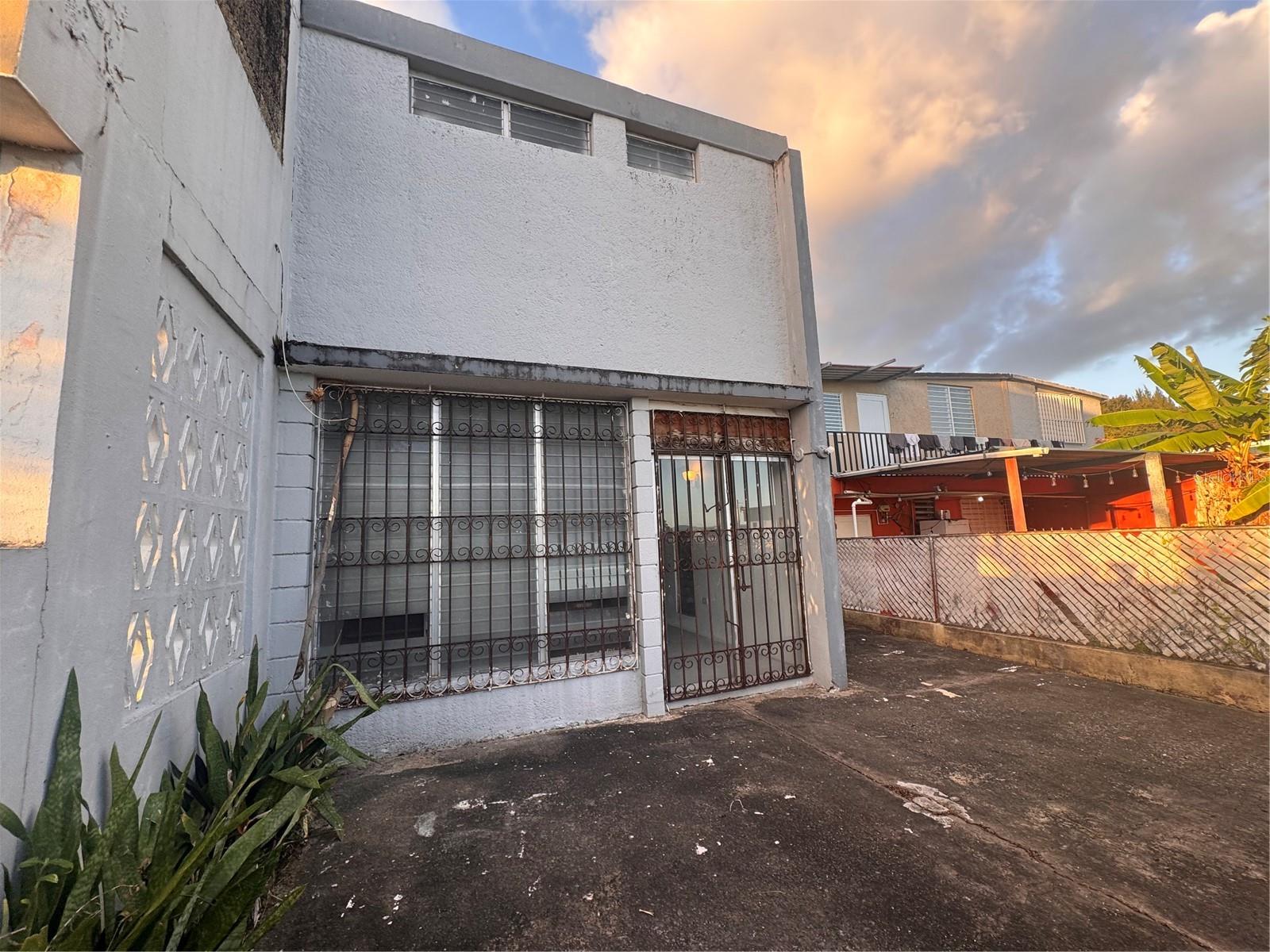 V-4 Calle 1 Reparto Valencia Property Photo 16