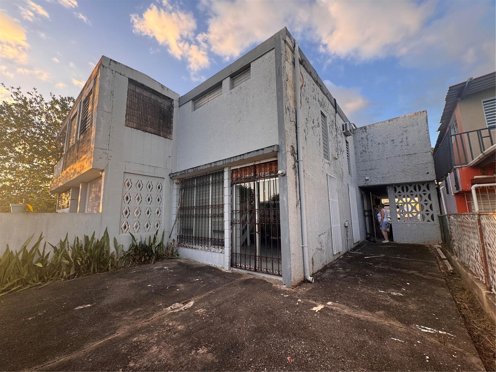 V-4 Calle 1 Reparto Valencia Property Photo 17