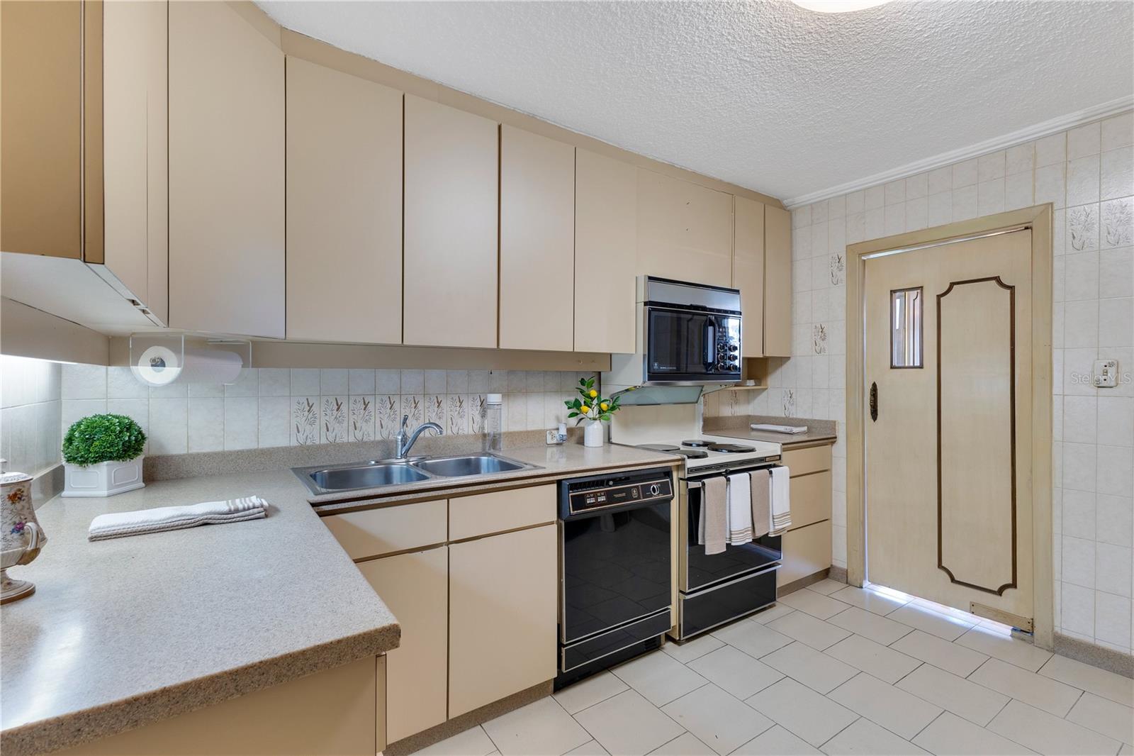 800 Ashford Avenue #6-b Property Photo 15