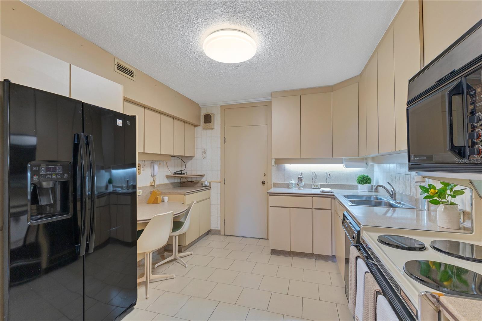 800 Ashford Avenue #6-b Property Photo 16