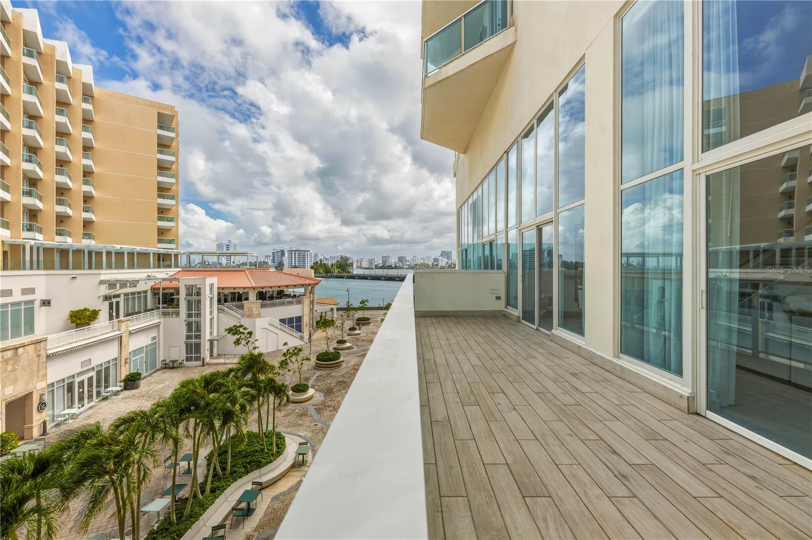 25 Munoz Rivera Ave #421 Property Photo 6