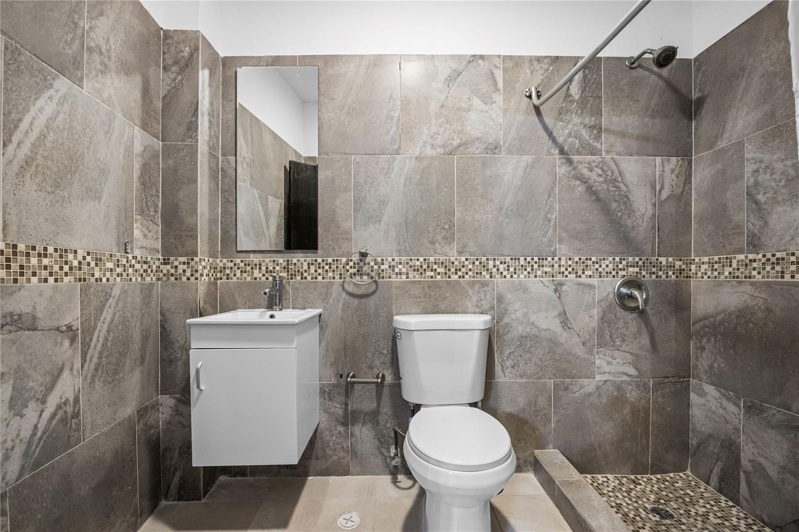 152 Luna Property Photo 8