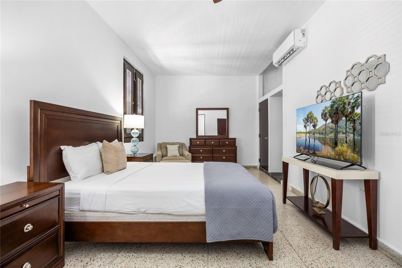 152 Luna Property Photo 33