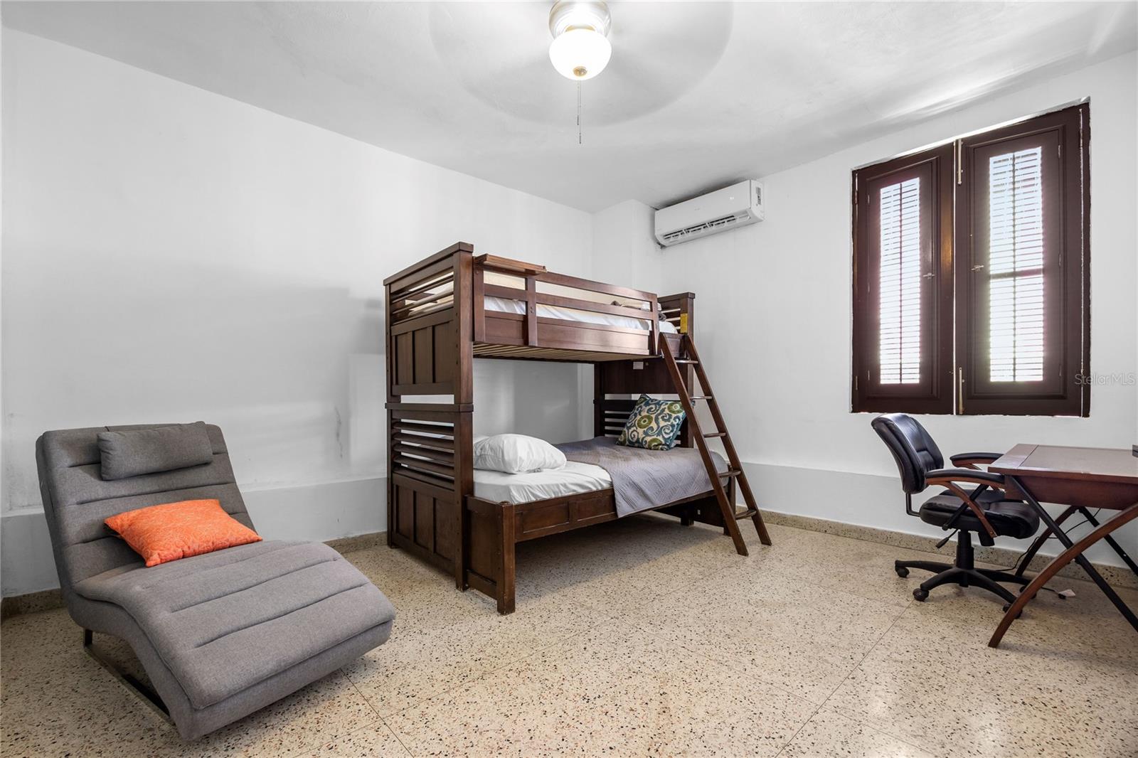 152 Luna Property Photo 38