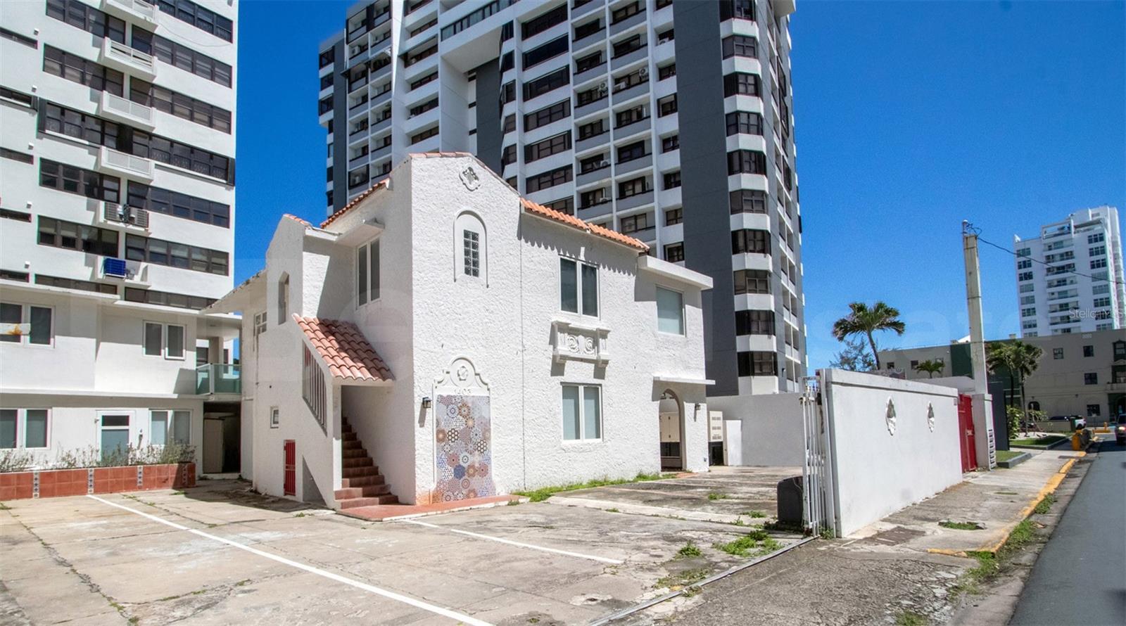 1403 Conveniencia St Property Photo 1