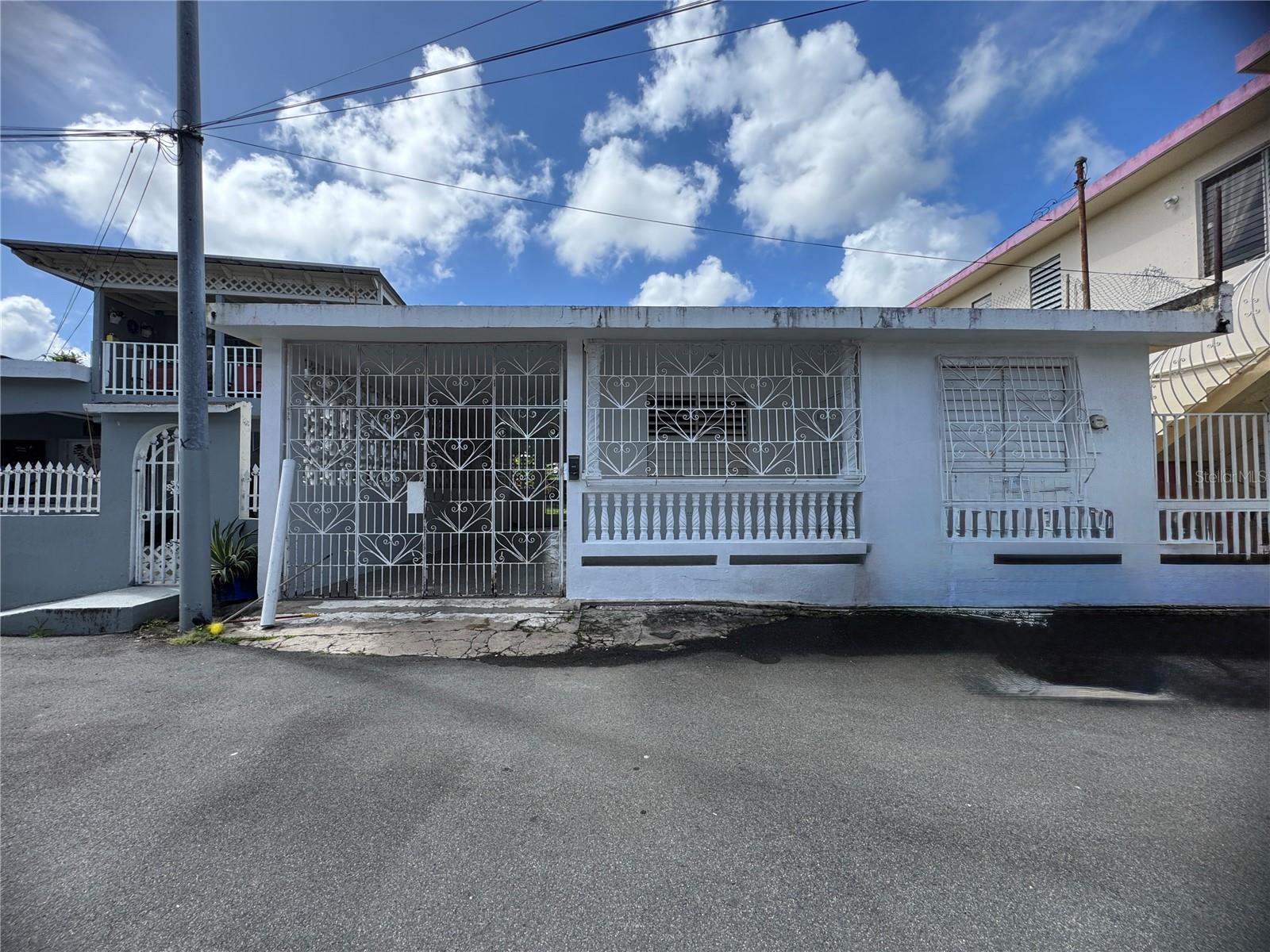 121 CALLE HERMANDAD INTERIOR