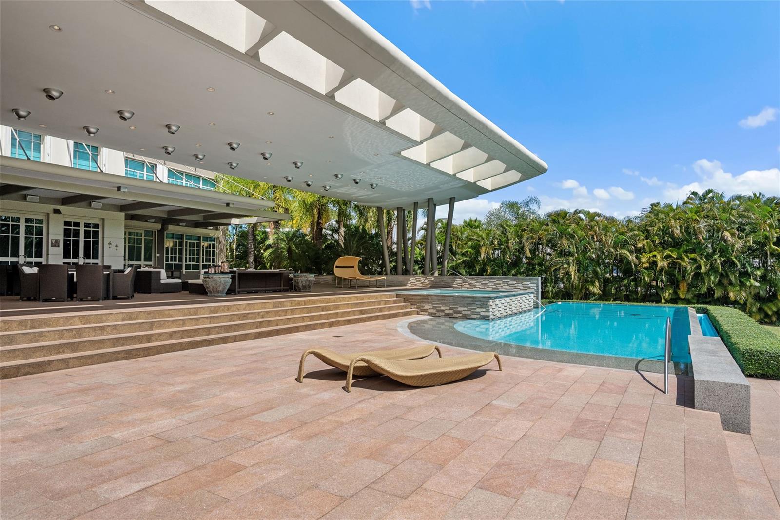9 Castaña St Property Photo 3