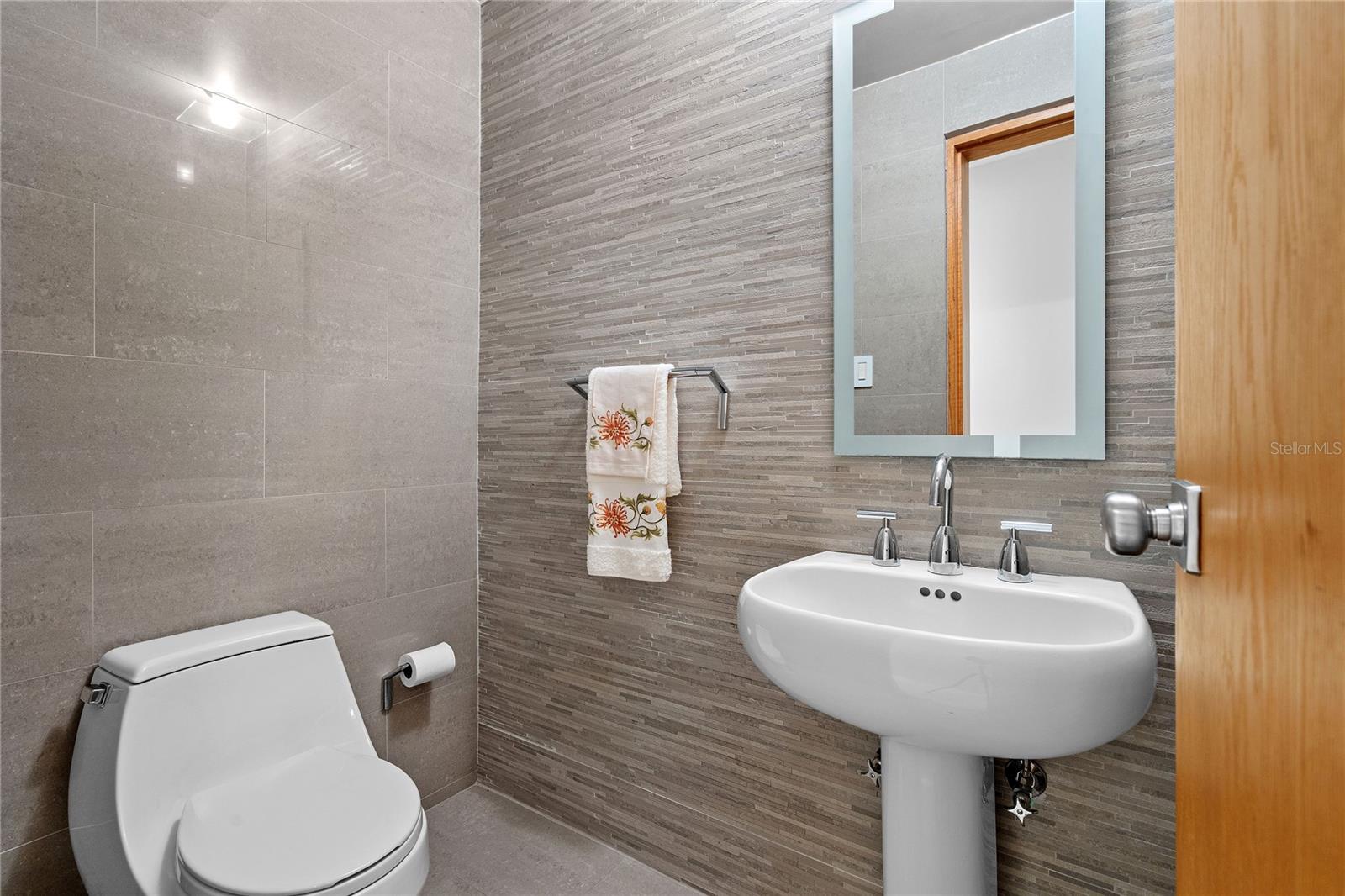 9 Castaña St Property Photo 38