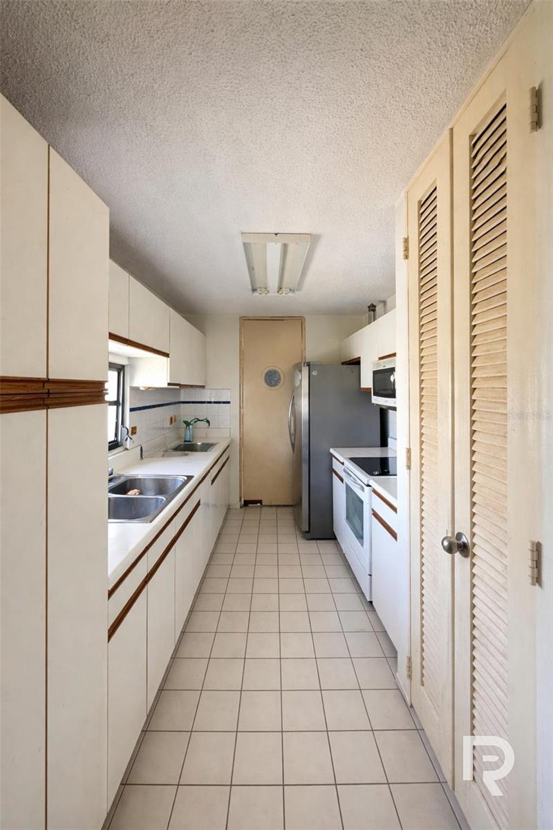 706 Roosevelt Av. Ph-9 #901n Property Photo 6