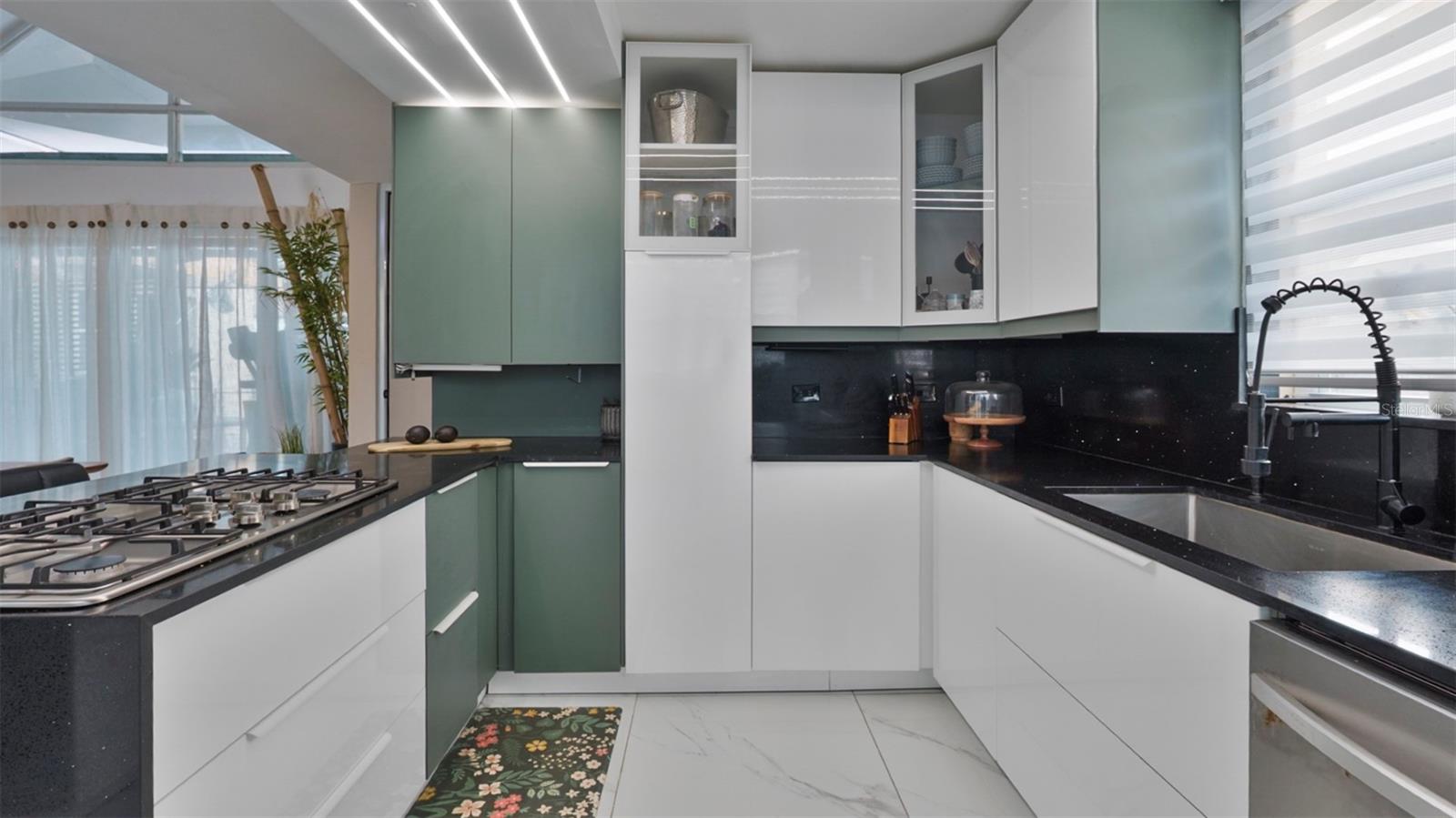 G-6 Lombardia St Property Photo 10